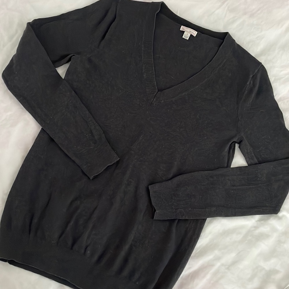Gap deep V neck hip length sweater dark charcoal gray size S
